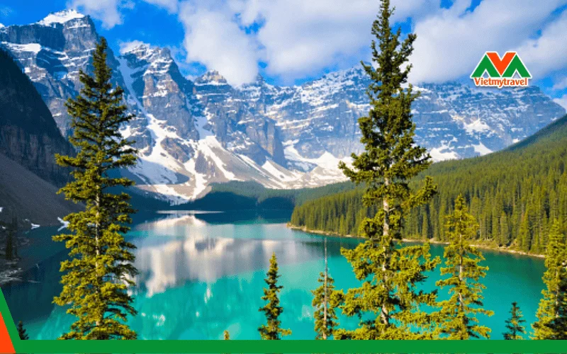 Hồ Louise - Cảnh đẹp ở Canada bạn không nên bỏ lỡ