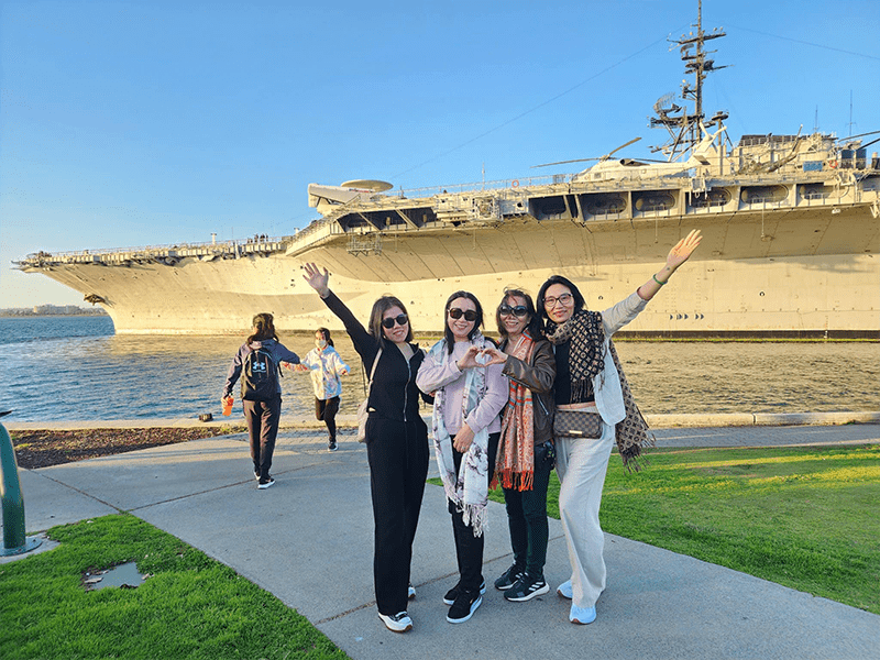 tau-san-bay-uss-midway