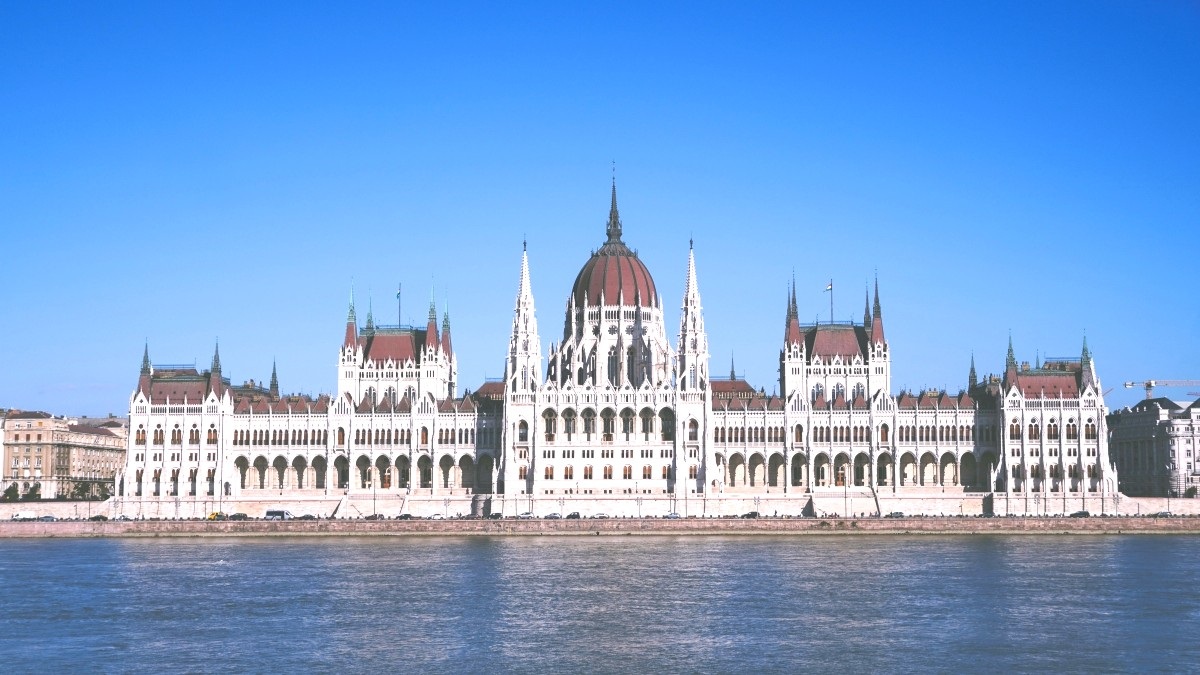 toa-nha-quoc-hoi-hungary