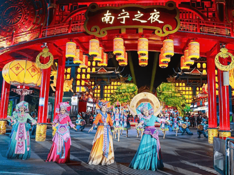 show-dien-quyen-ru-phuong-dong