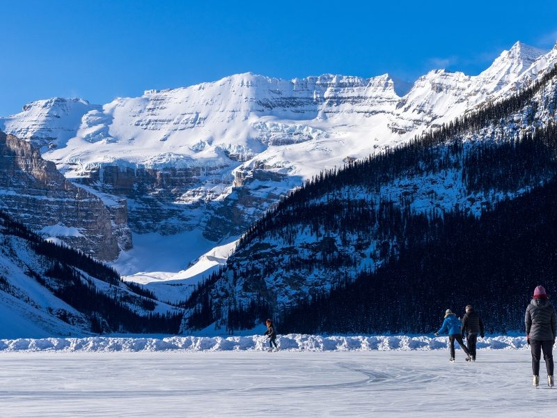 truot-bang-tai-canada