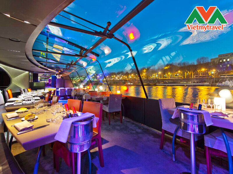 bua-toi-tren-du-thuyen