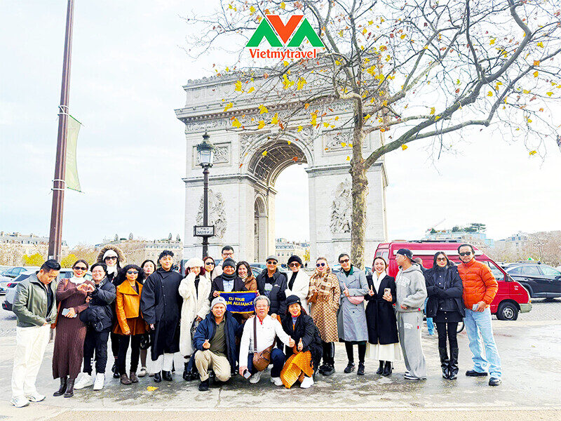 doan-khach-tour-chau-au