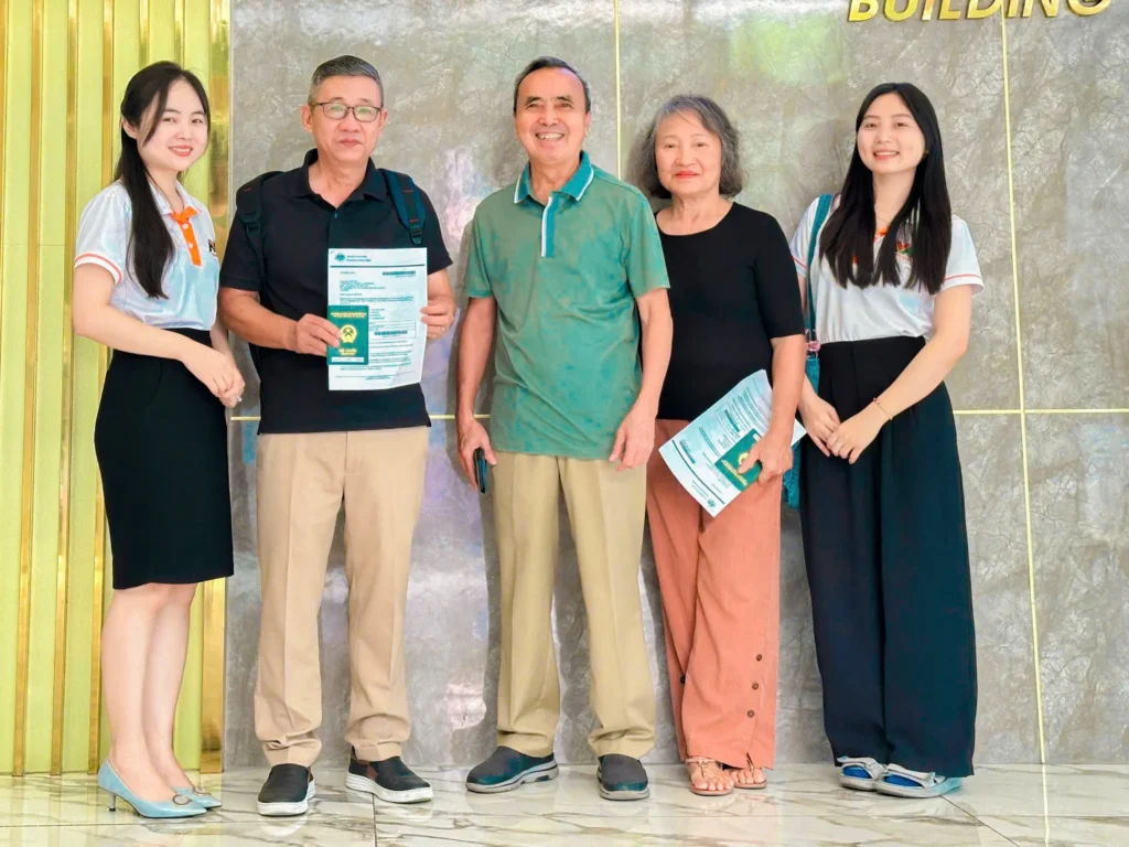 Khách hàng Vietmytravel rạng rỡ nhận kết quả đậu Visa du lịch Mỹ