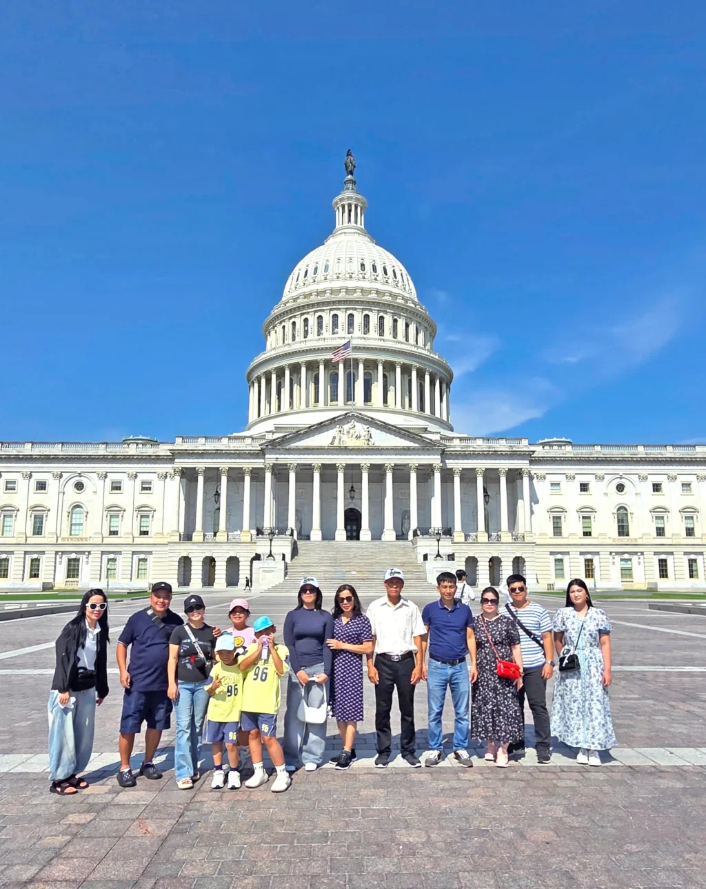 Đoàn khách Vietmytravel tham quan Tòa nhà Nghị viện Điện Capitol