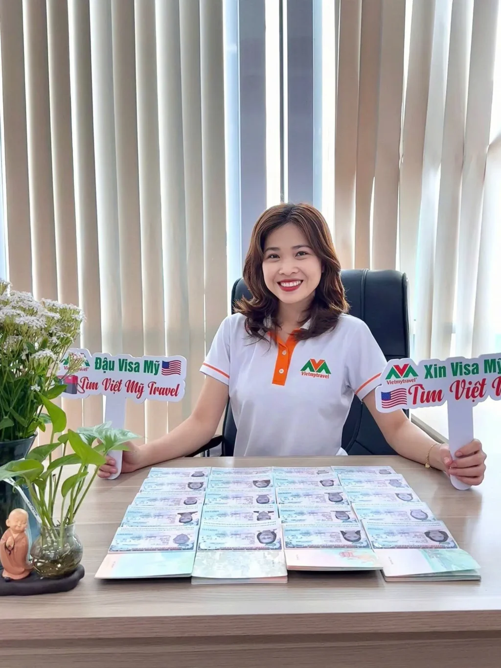 Chuyên viên Vietmytravel cùng hàng loạt Visa Mỹ đậu thành công